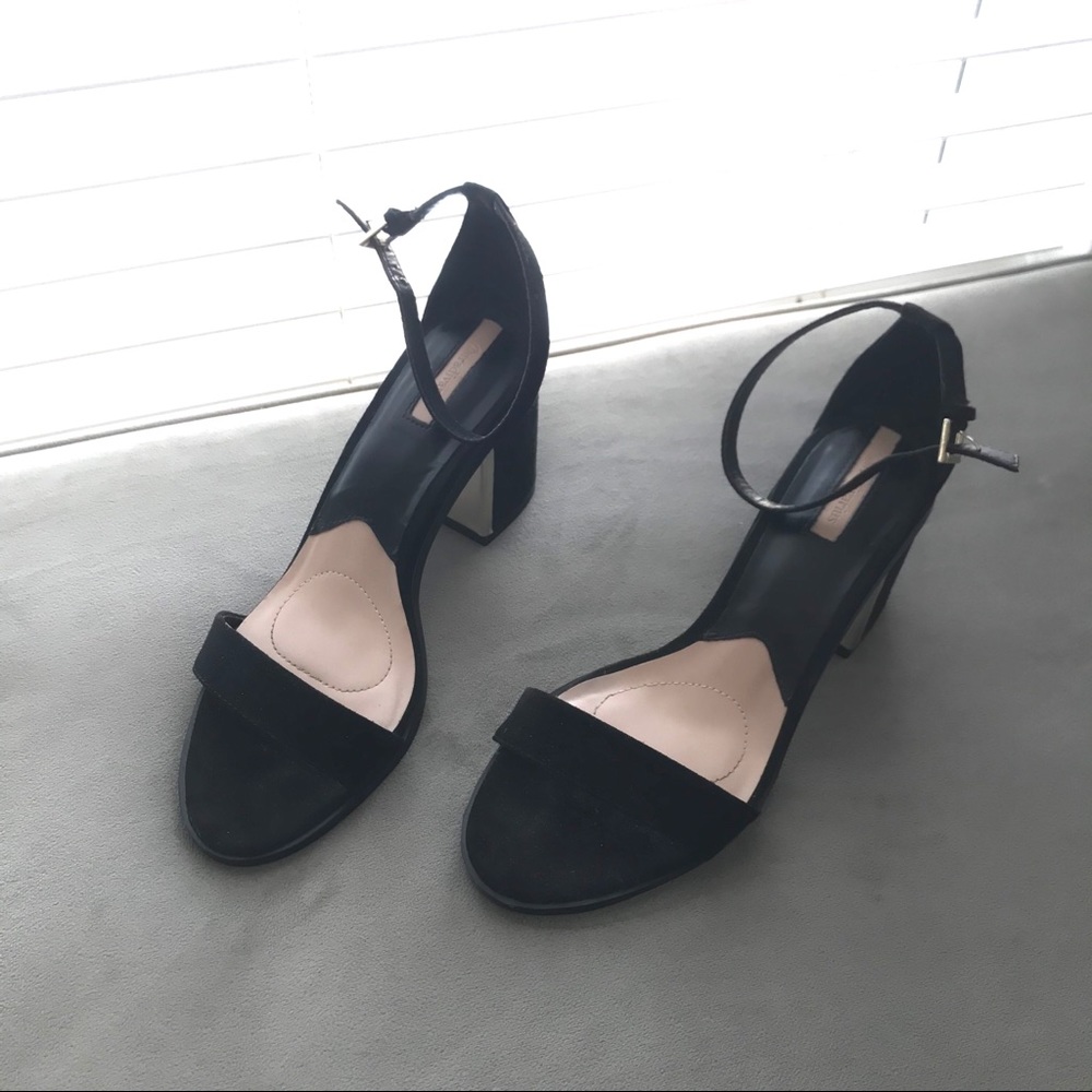 Stradivarius | Black sueded heels